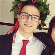 Laureato in Storia, Politica e Relazioni Internazionali, impartisco lezioni di storia